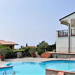 Tatil Evi In With View Balcony *